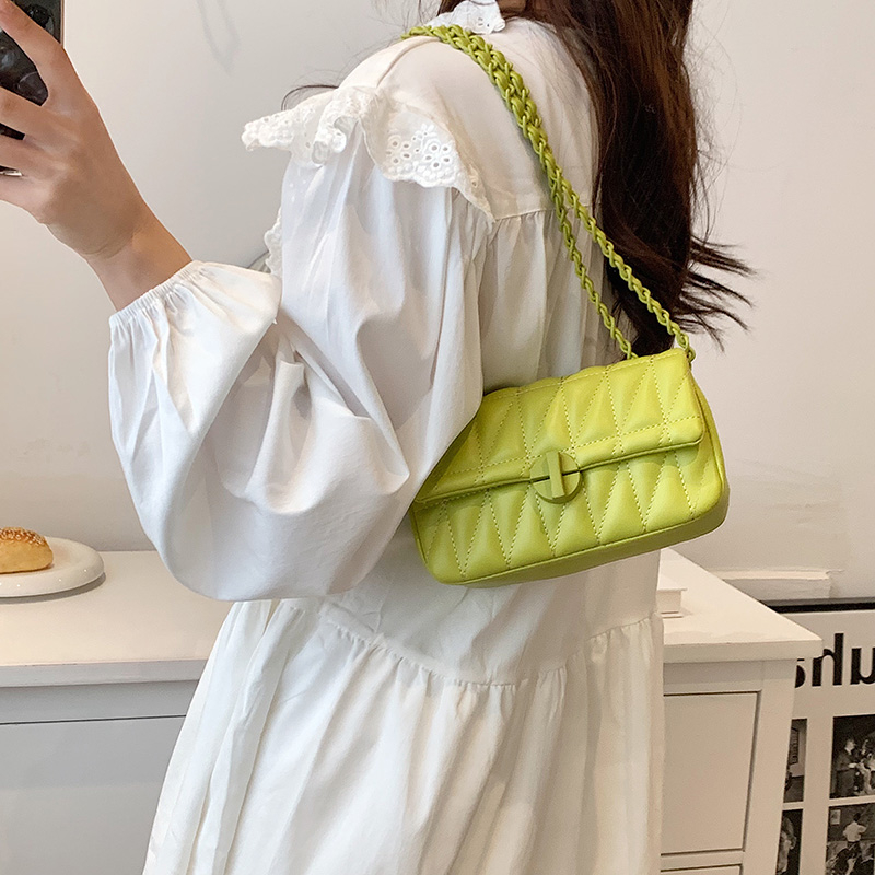 MOODS Embroidery Thread Chain  - Women Bags Trend 2025 recension och pris